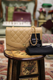 Chanel Caviar BEIGE Vintage Quilted Classic Diana Flap Bag RARE