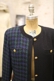 Vintage Chanel Navy and Green Houndstooth Tweed Skirt Suit Jacket Blazer Sz 44