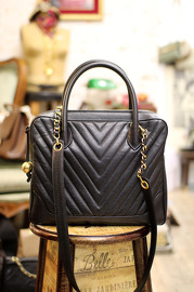 Vintage Chanel V-Stitch Shoulder Bag with Detachable Leather Strap