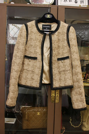 Pre Owned Chanel Beige Thick Tweed Jacketet FR40