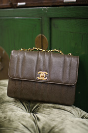 Chanel Vintage Vertical Pattern Rare Deep Brown Caviar Leather Shoulder Bag Gold Chain
