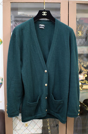 Vintage Chanel Hunter Green Cashmere Cardigan with V-neck SIZE M