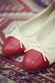 Pre Owned Chanel Ivory leather x Red Toe Lambskin Flats Sz39.5 Pretty Colour Combo