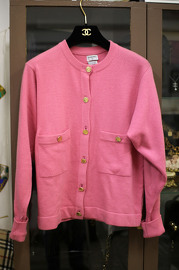 Vintage Chanel Deep Pink Cardigan 100% of Cashmere Size S