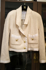 Vintage Chanel Pink Tweed Jacket Size FR38