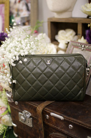 Vintage Chanel Hunter Green Lambskin Clutch