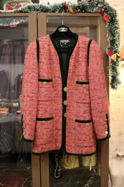 Vintage Chanel Rose Pink With Green Velvet Trim Tweed Jacket FR38 Fits FR40 1990