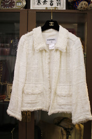 Pre Owned Chanel White Tweed Jacket FR36 2007