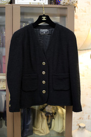 Vintage Chanel Black Bouclé Jacket V-Neck Style FR40/42
