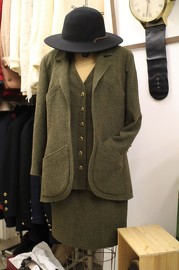 Vintage Chanel Green Wool Three-Piece Skirt Suit FR42 1994 Suggest for FR38 Gals