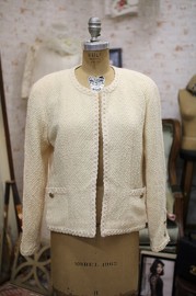 Beautiful Vintage Chanel Ivory Tweed Skirt Suit FR38 80s