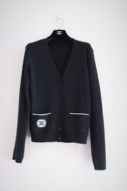 AN 2009 FR36  Pre Owned Chanel Staff Uniform Black Wool Cardigan 2009 FR36