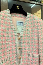 Vintage Chanel Pink Tweed Jacket FR36 Fits a FR38 Gal