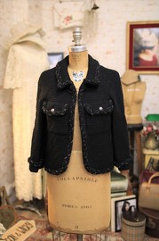 Beautiful Pre Owned Chanel Black Wool Chain-Trimmed Jacket FR36 2007