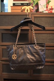 Vintage Chanel Black Lambskin Tote Bag With Zip From 1990