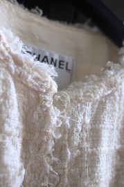 Pre Owned Chanel Pretty White Tweed Jacket FR38 2007 Cruise Collection