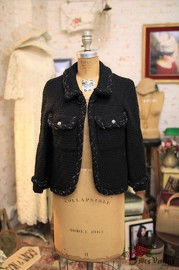 Beautiful Pre Owned Chanel Black Wool Chain-Trimmed Jacket FR34 2007