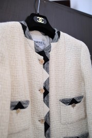 Beautiful Vintage Chanel Ivory Tweed Jacket with Black & White Trims Details FR36/FR38 From Late 80s