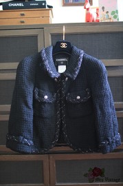 Beautiful Pre Owned Chanel Black Wool Chain-Trimmed Jacket FR46 2007